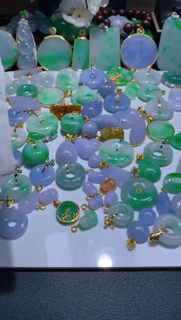 翡翠18K金镶嵌吊坠(不含链)翡翠