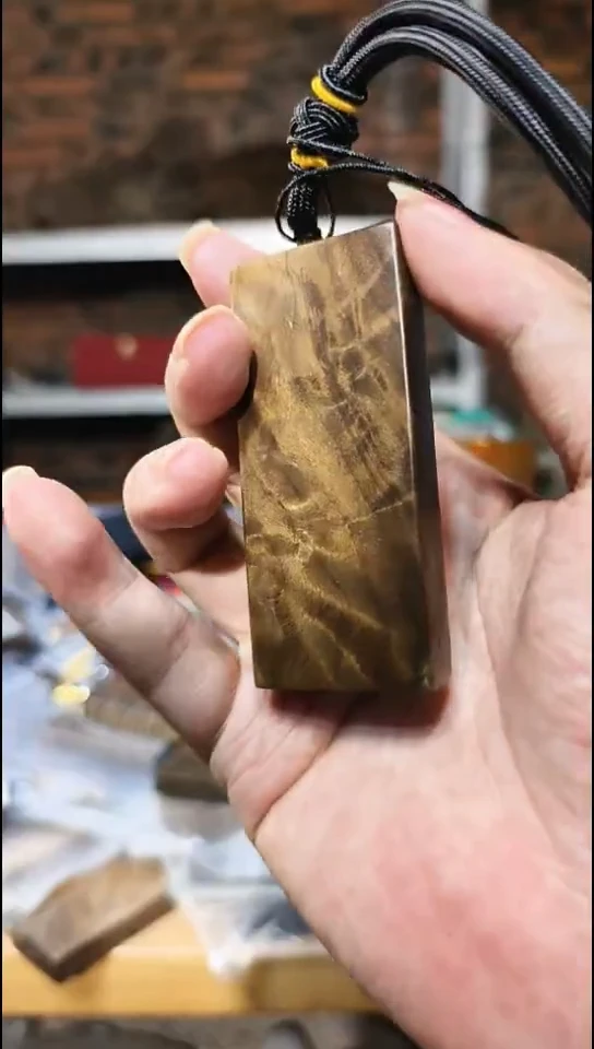 金丝楠无事牌手把件