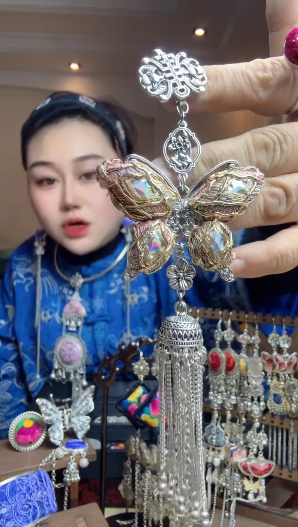 【闪购商品】刺绣纯手工苗绣非遗蝴蝶压襟