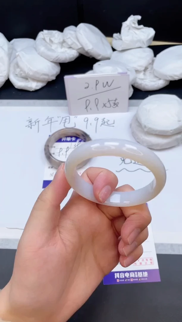 【闪购商品】石英质玉手镯未镶嵌140/54.1