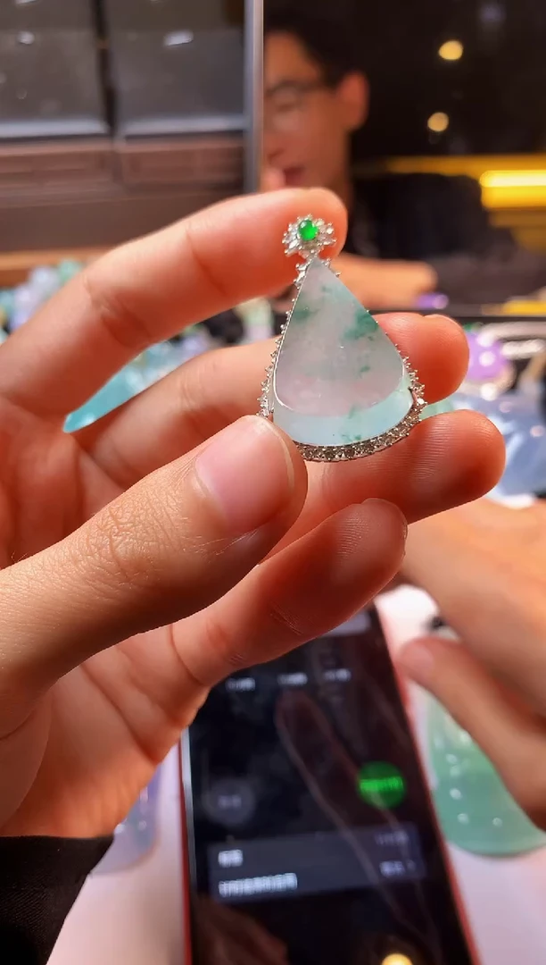 18K金镶嵌定制翡翠小**～PA毛货不退不换