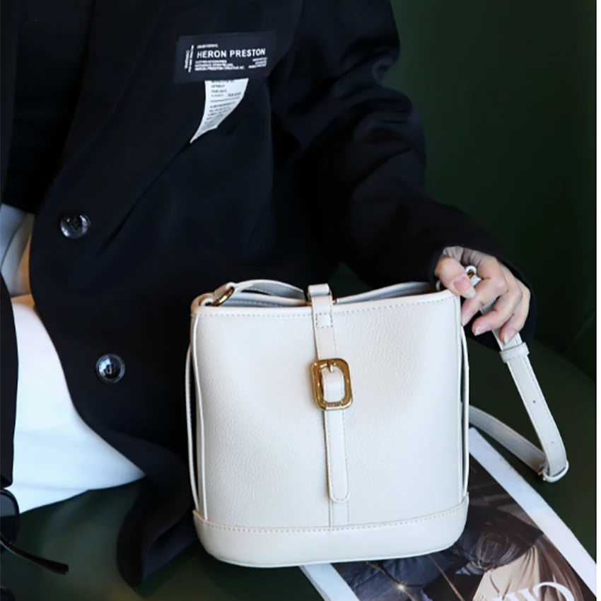 【芝麻集】SKL-5162-石膏色RAIN.CUN休闲简约时尚腋下斜跨轻奢女包