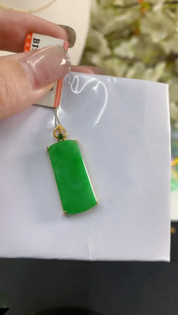 吊坠(不含链)18K金镶嵌翡翠挂件