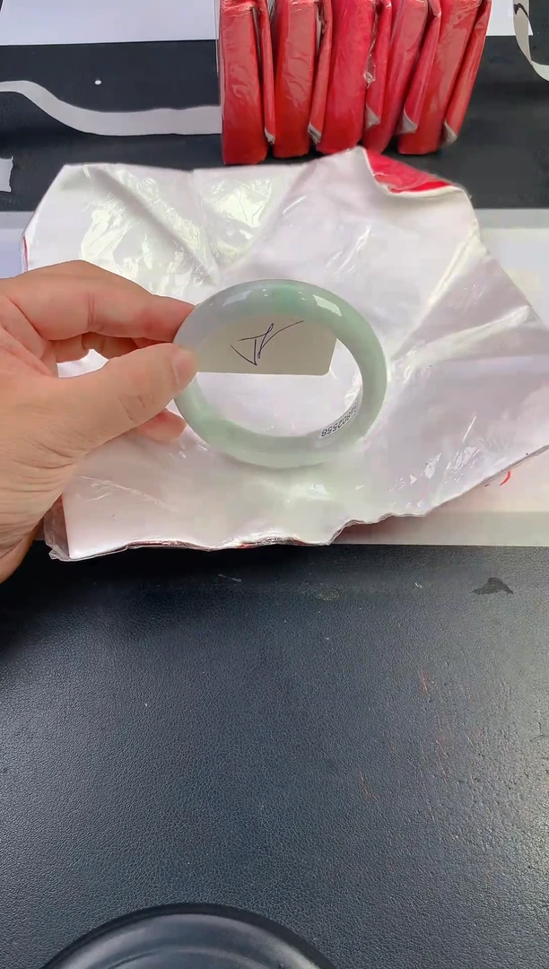 未镶嵌手镯翡翠95