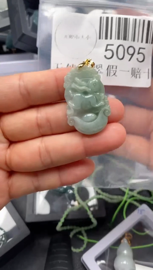 翡翠未镶嵌吊坠(不含链)5095