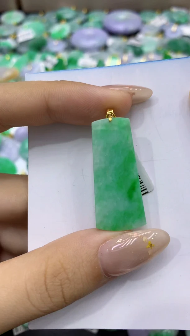 颈饰18K金镶嵌翡翠天然缅甸翡翠A货