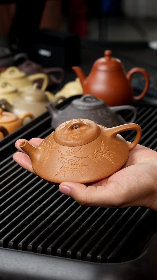 茶壶紫砂A****g黄金段合瓢半手微瑕120