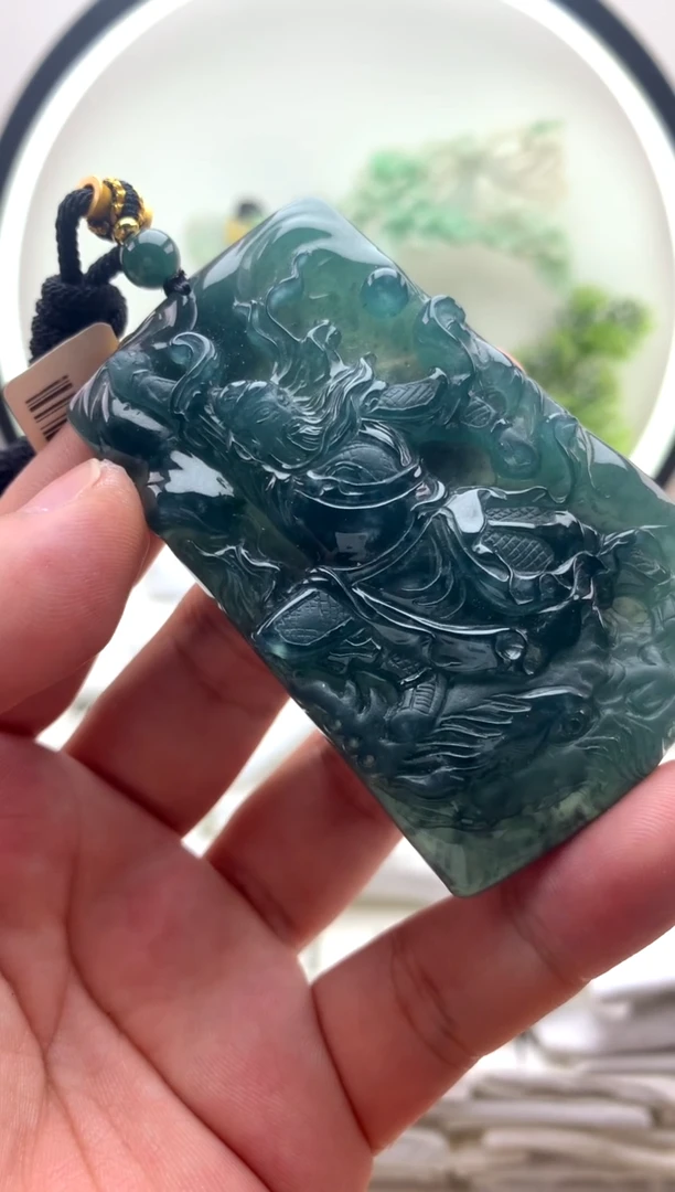 颈饰未镶嵌翡翠关公