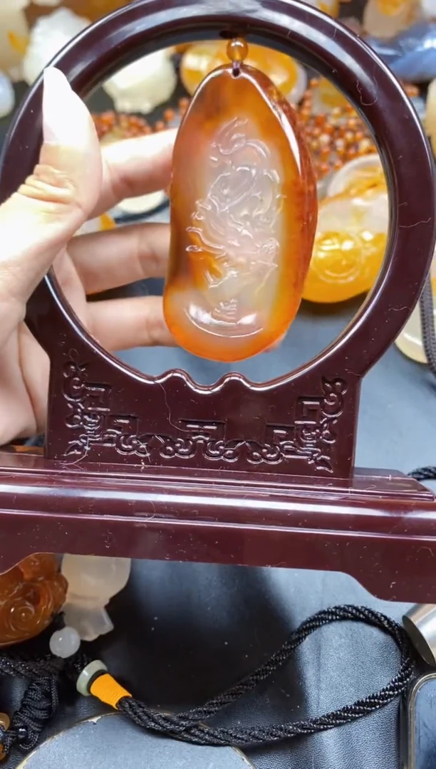 未镶嵌1玛瑙/玉髓红*ll