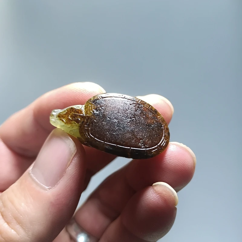 俄糖肉红沁皮龙龟天然手工雕刻配饰