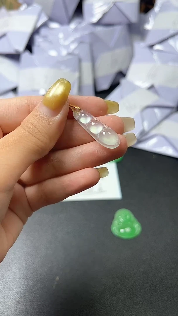 翡翠未镶嵌颈饰时尚女士精品吊坠