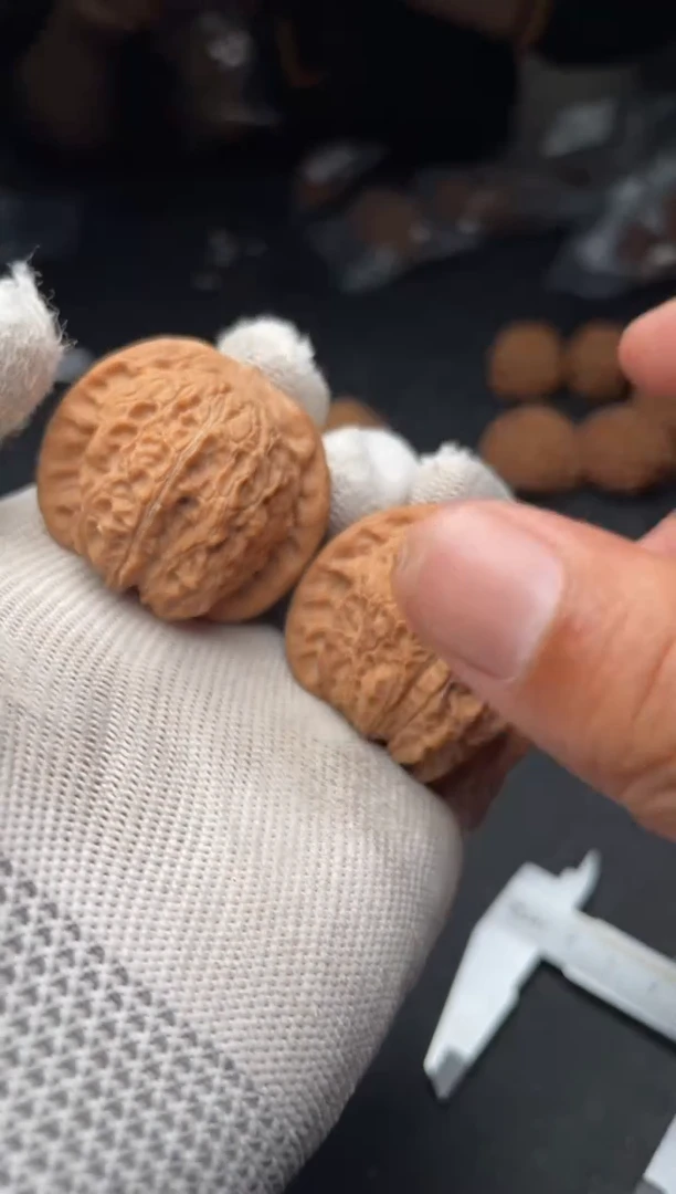 把件桃核a282    血麒麟 39尺