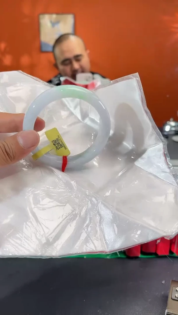 未镶嵌手镯翡翠7        圈口60