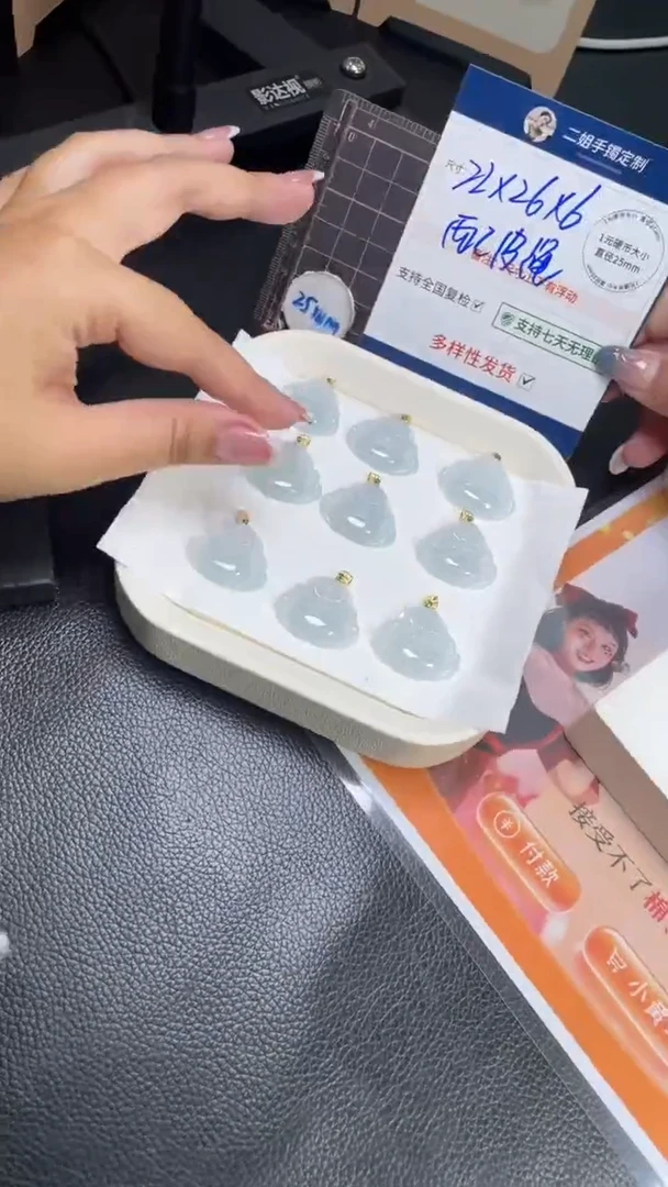 18K金镶嵌挂件翡翠冰蓝佛公多样性发其一CP21配链