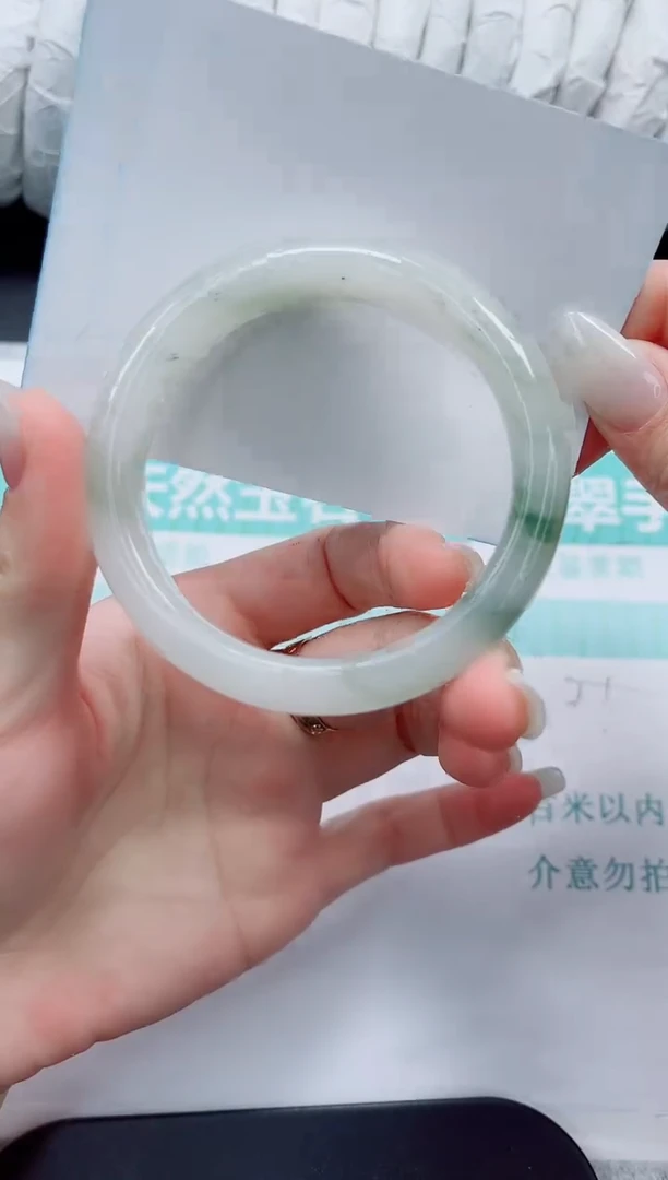 石英质玉手镯未镶嵌3/56.3