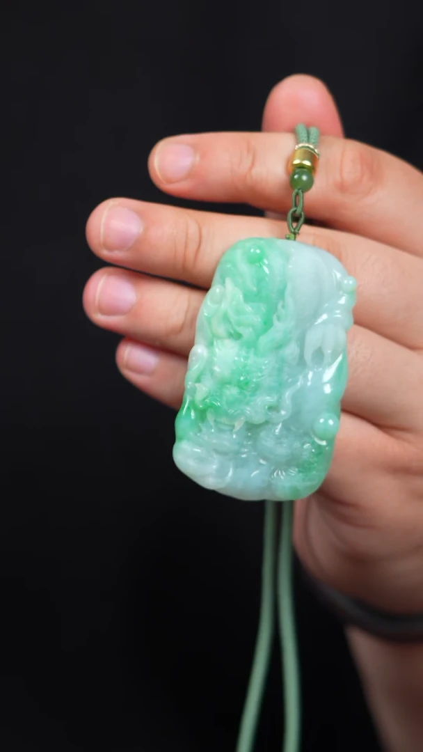 吊坠(赠链)未镶嵌翡翠龙牌4200