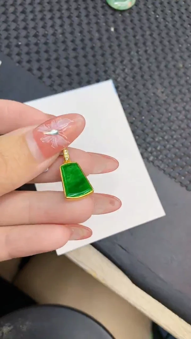 颈饰未镶嵌翡翠1