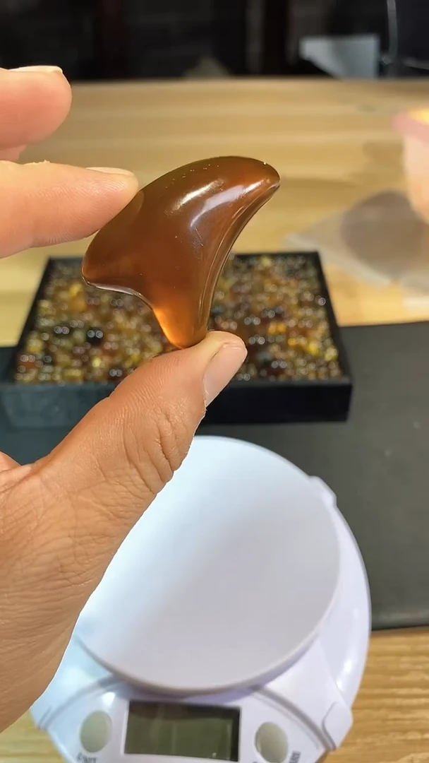 琥珀颈饰未镶嵌天然缅甸琥珀刮痧板