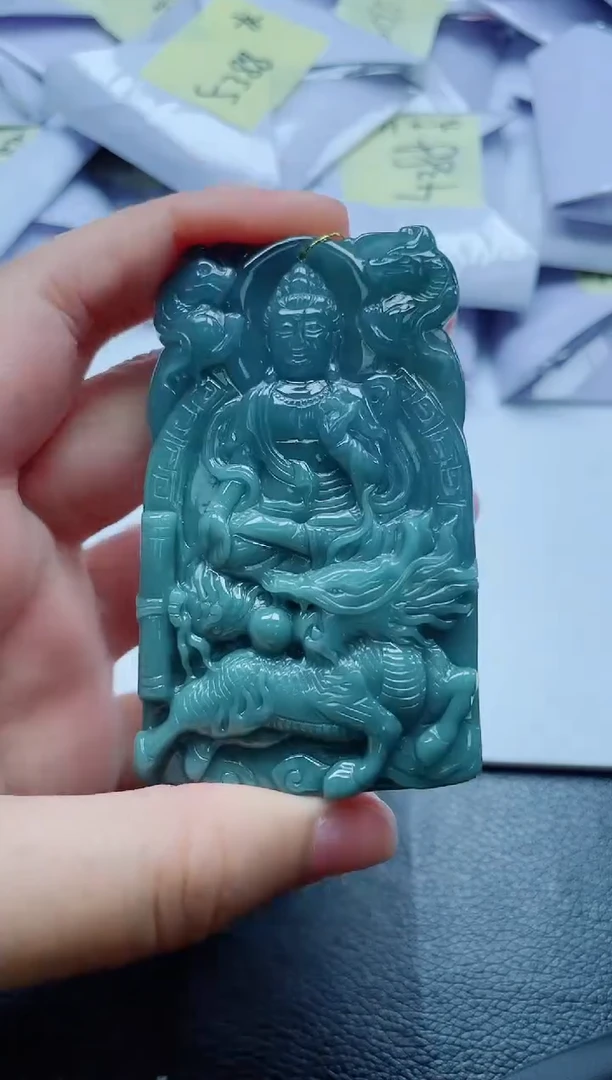 翡翠未镶嵌颈饰