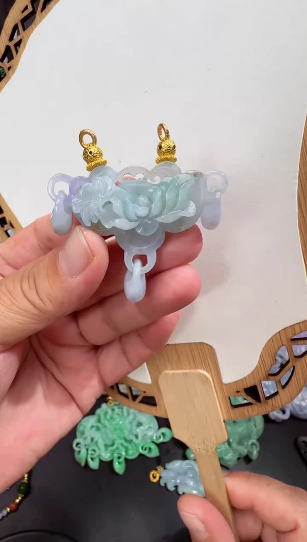 颈饰未镶嵌翡翠吊坠