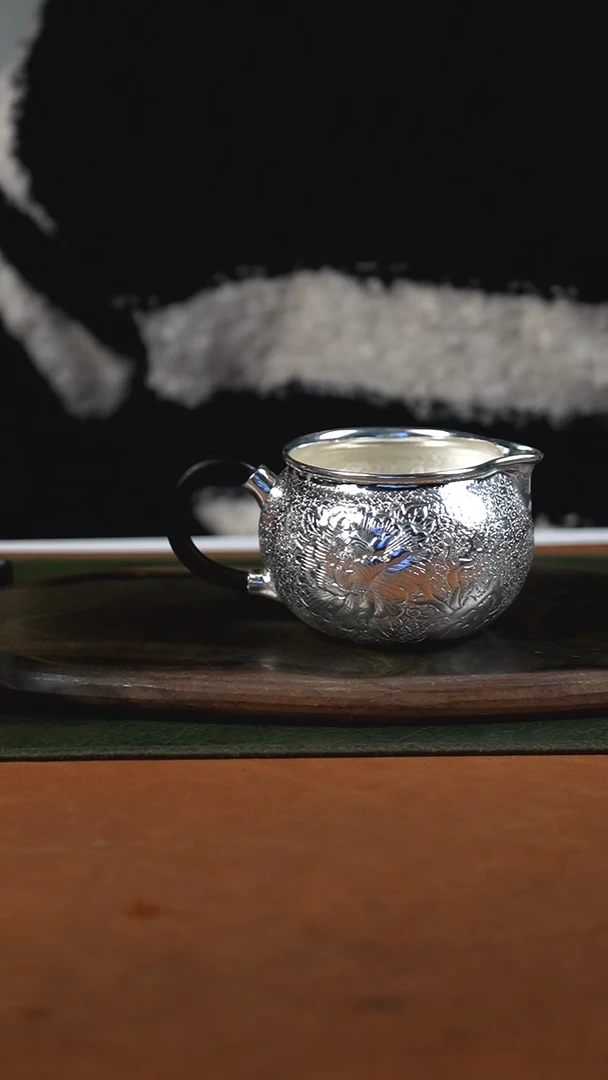 手工锤纹牡丹公道杯