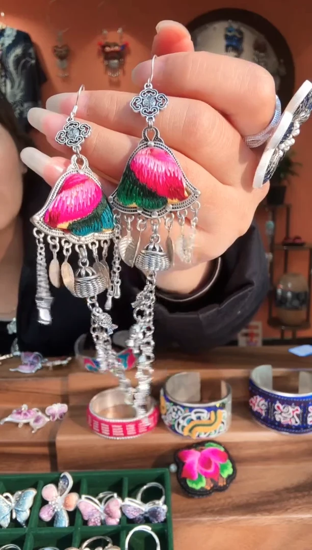 织绣手工苗绣刺绣首饰37