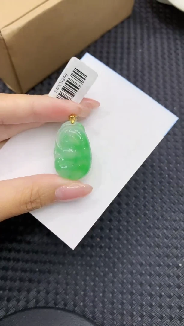 翡翠18K金镶嵌颈饰111111111