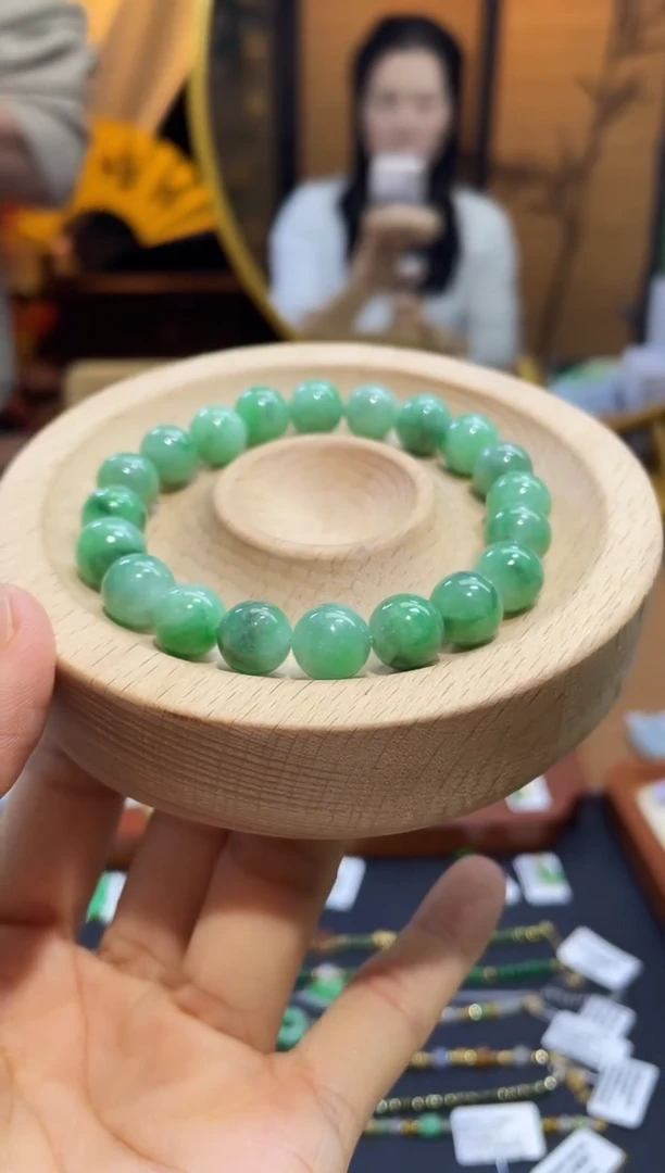 颈饰未镶嵌翡翠手串