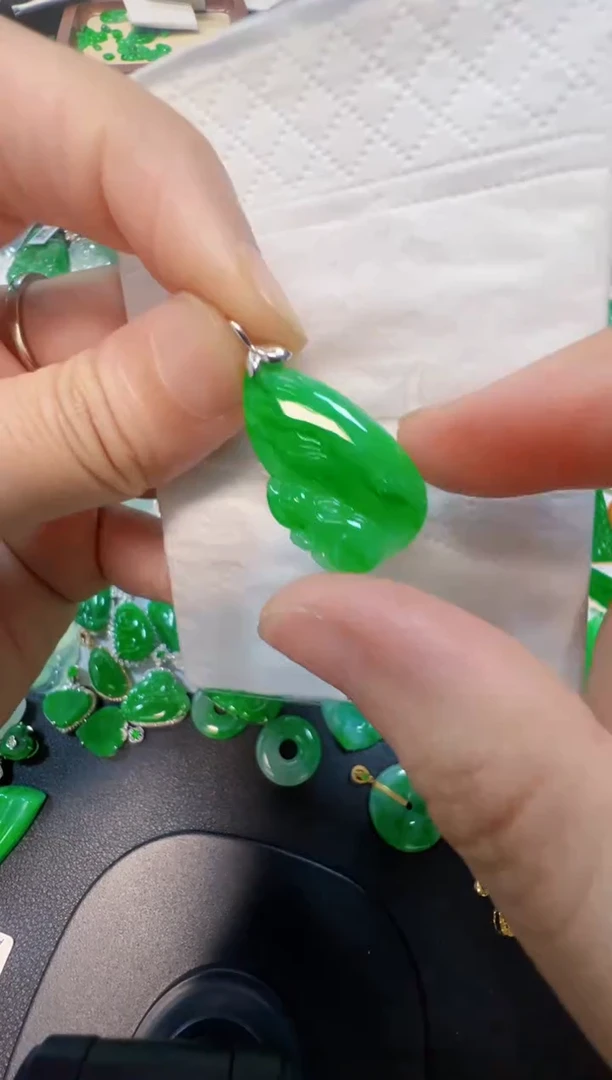 翡翠18K金镶嵌吊坠(不含链)100