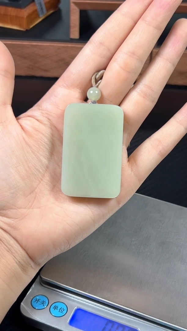 和田玉未镶嵌吊坠(赠链)且末微色差迪克兰吊坠二细S