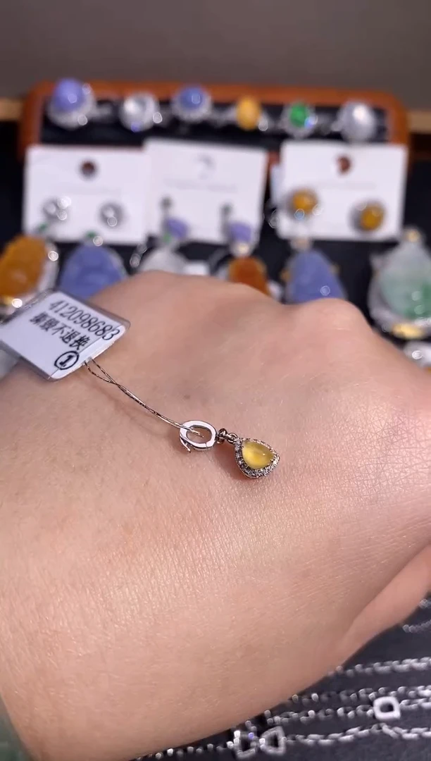 【闪购商品】翡翠吊坠(不含链)18K金镶嵌吊坠