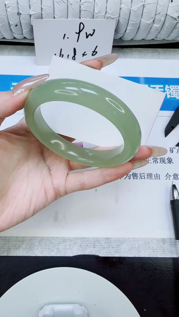 未镶嵌手镯石英质玉352/60.3