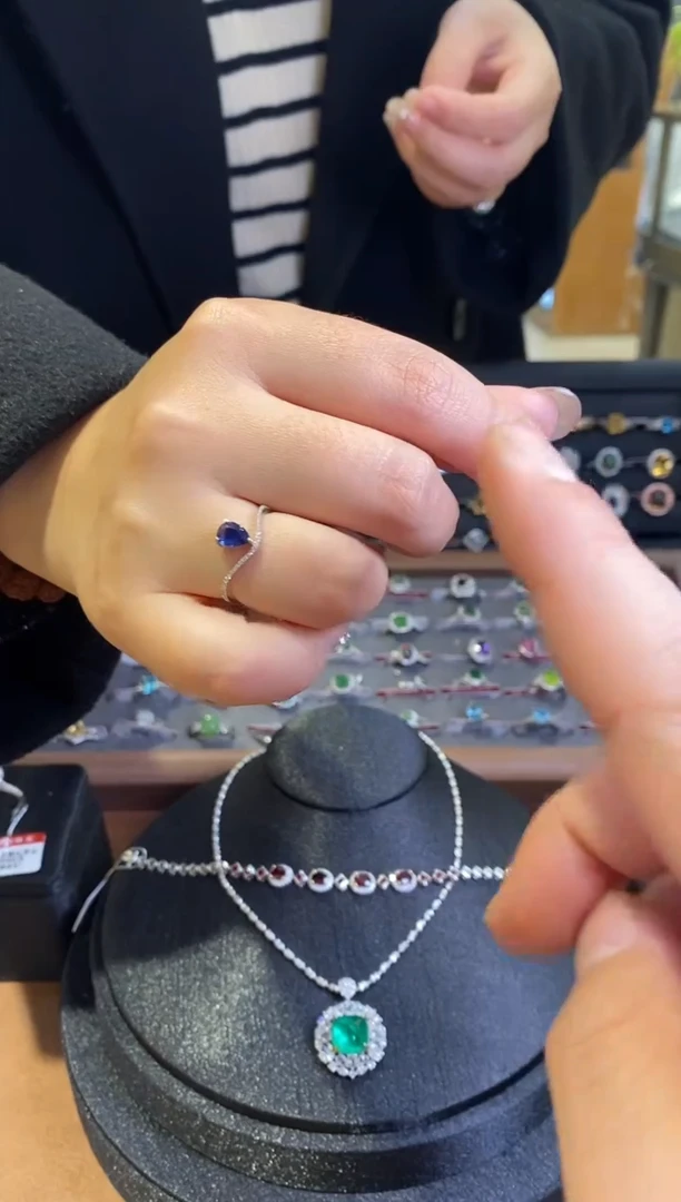 【闪购商品】蓝宝石戒指18K金镶嵌亏米福利