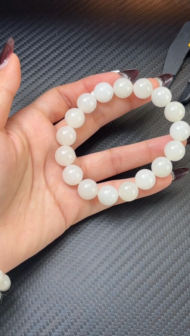 未镶嵌手串和田玉和田黑山微色差卡12M