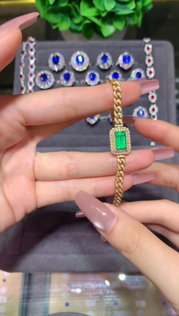 18K金镶嵌手链祖母绿2.01CT