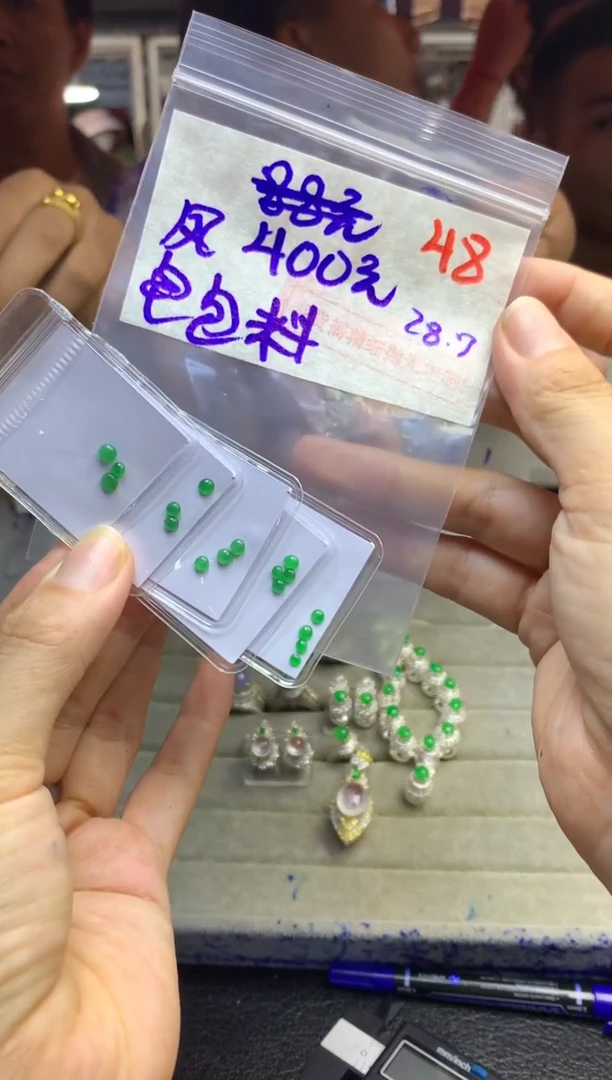 定制翡翠未镶嵌风**藏毛货需精细抛光多样性发货拍一发一