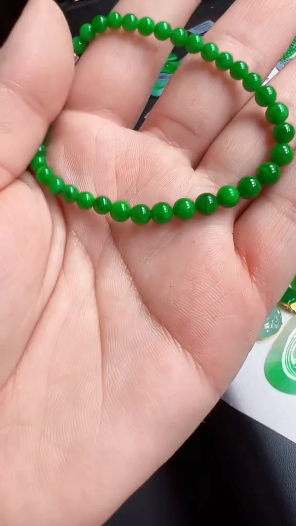 翡翠未镶嵌颈饰手链