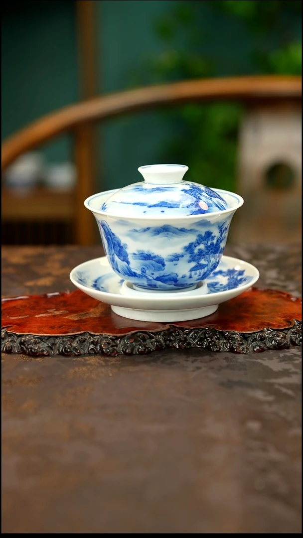 青花手绘山水三才盖碗