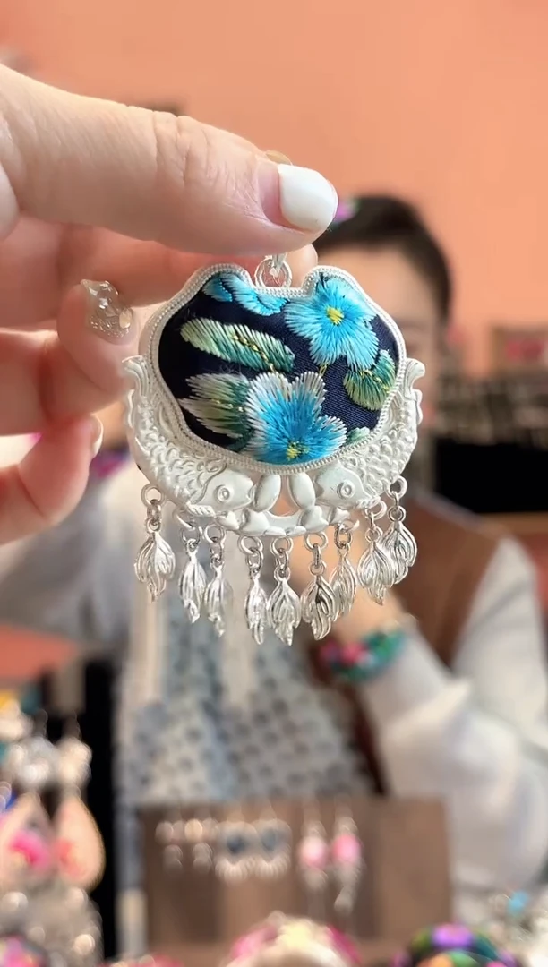 织绣艺枝独绣手工饰品31