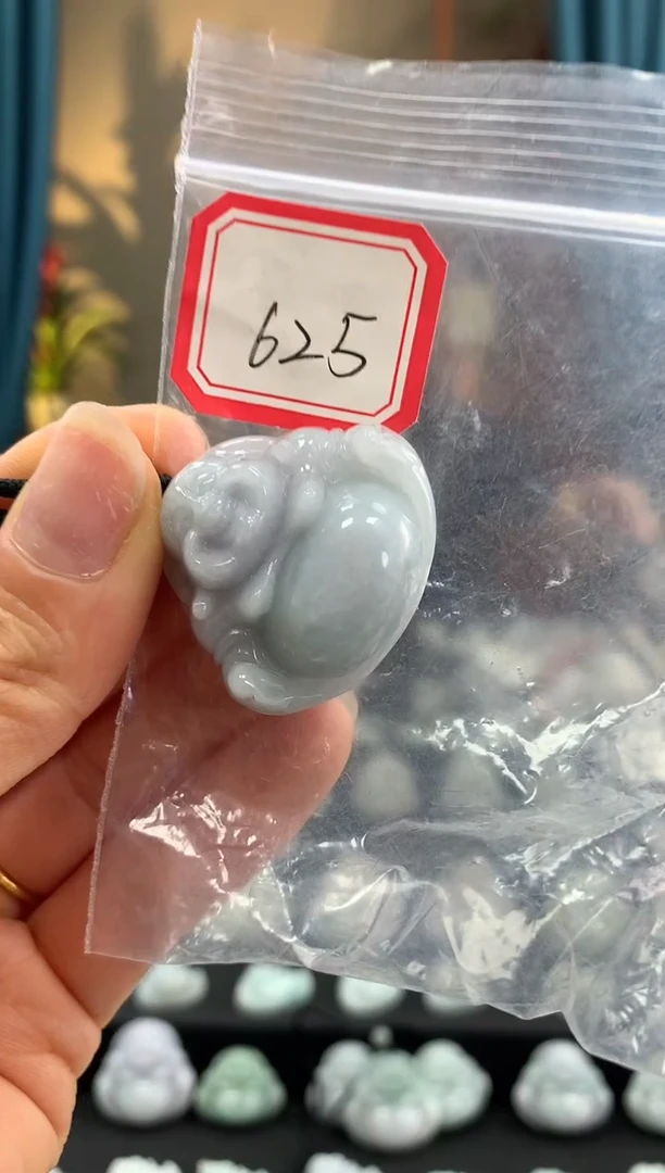 翡翠未镶嵌颈饰佛公 625