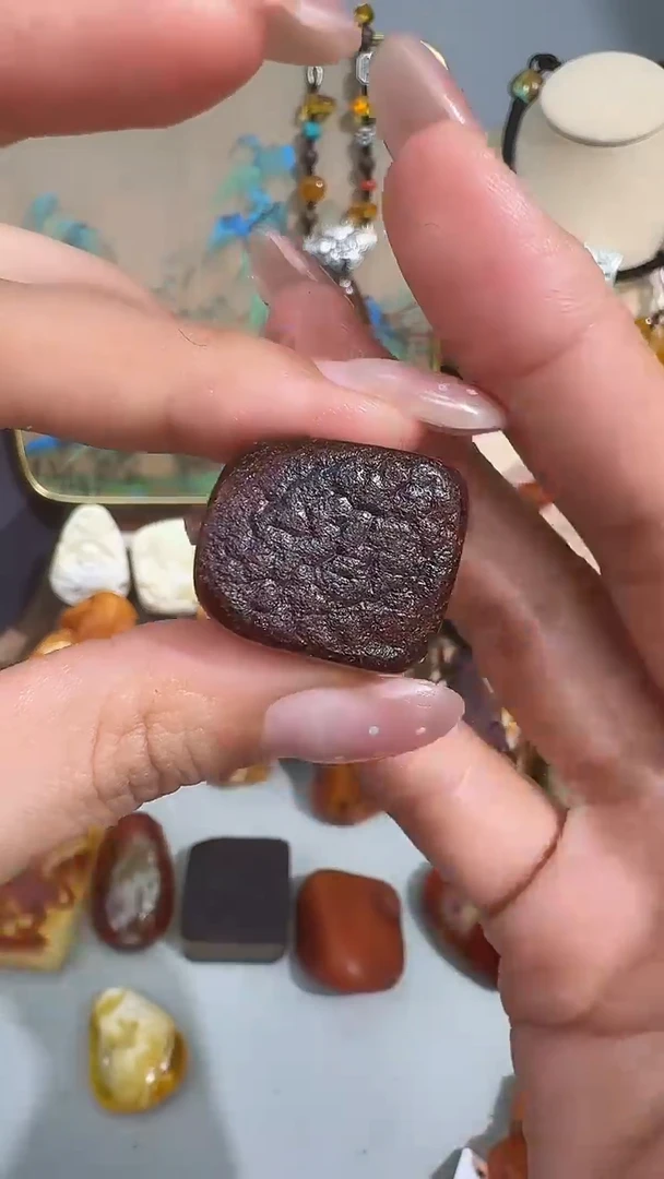 未镶嵌琥珀裸石琥珀