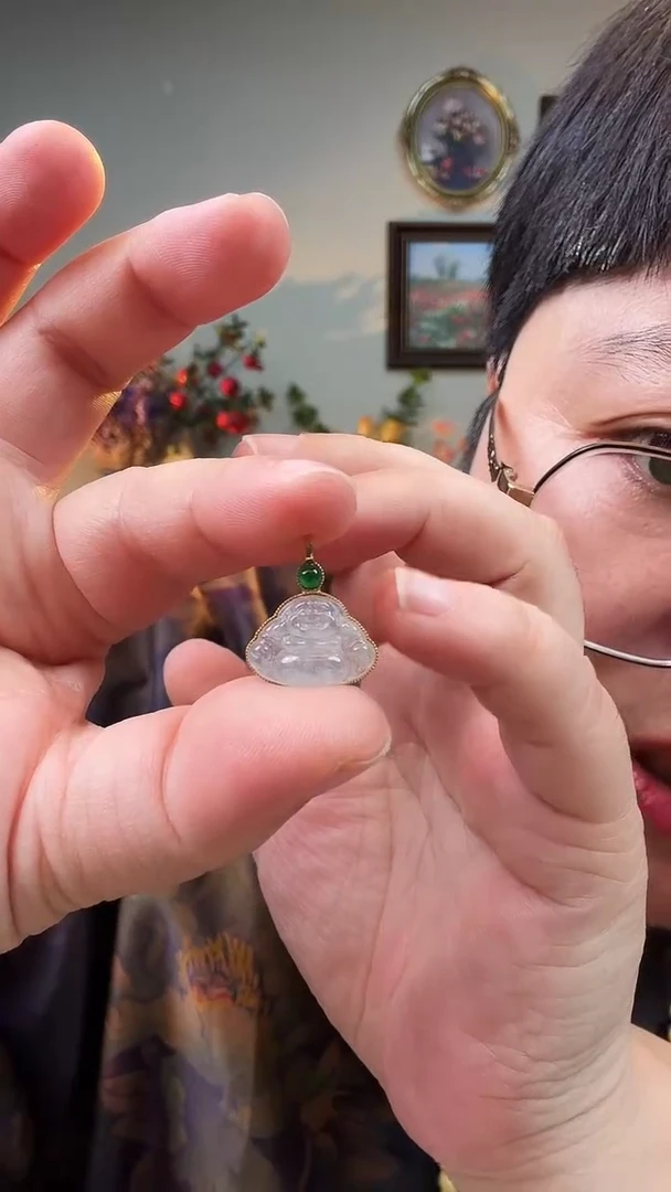 颈饰18K金镶嵌翡翠吊坠