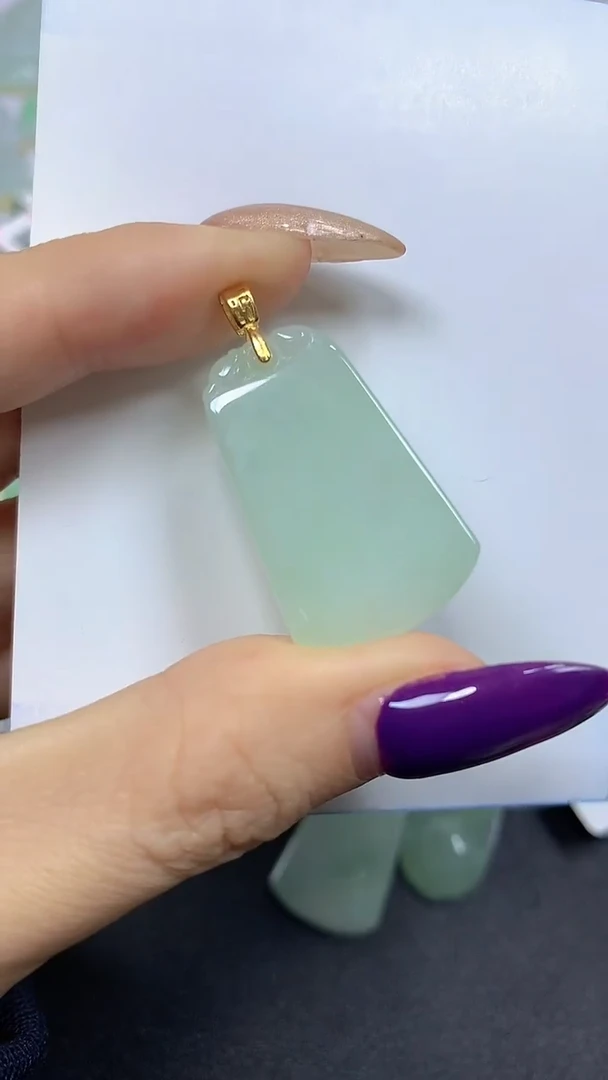 颈饰未镶嵌翡翠