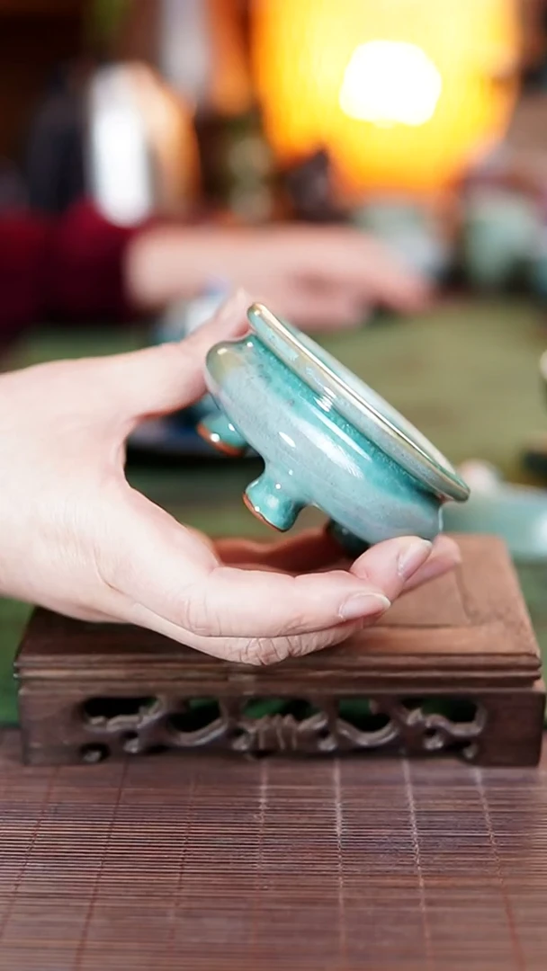 745奶绿色 钧瓷 小香炉