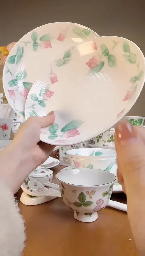 【闪购商品】 玫瑰高骨瓷8寸深盘2个