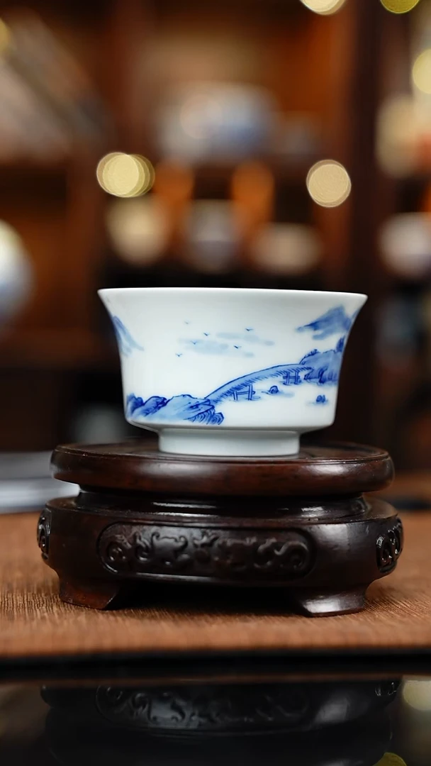 青花山水意境陶瓷马蹄杯