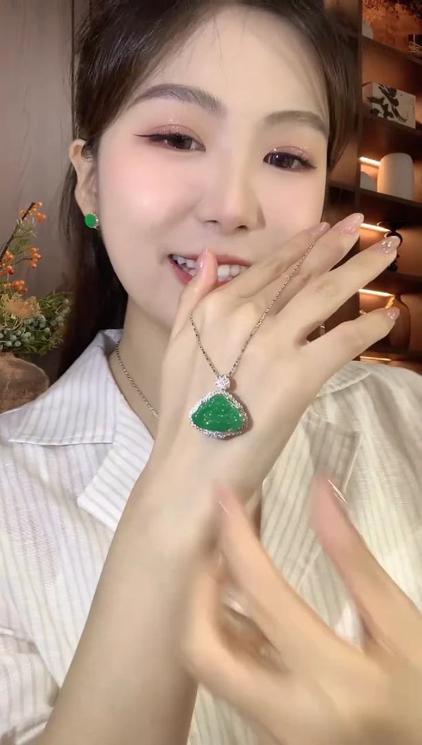 吊坠(不含链)18K金镶嵌翡翠A28翡翠多样性发货一件