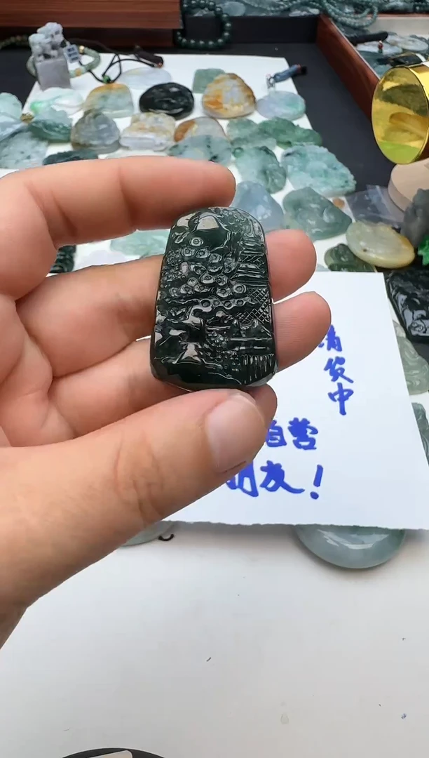 翡翠未镶嵌颈饰1