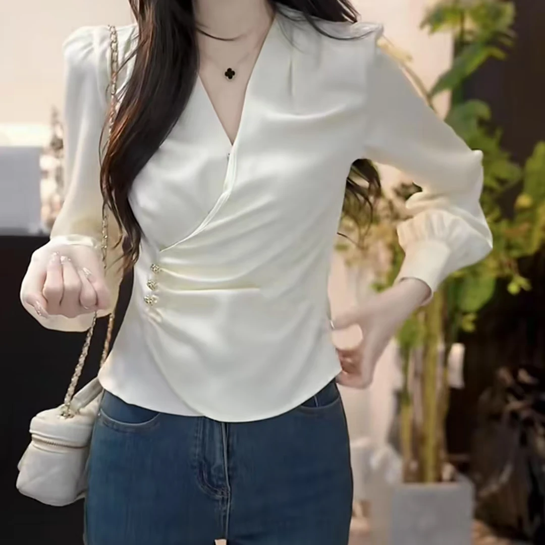 【冰白海屿】时尚气质设计感不规则缎面显瘦长袖打底衬衫女V领上衣