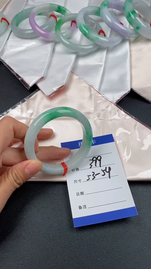 以实物为准，拍哪个发哪个